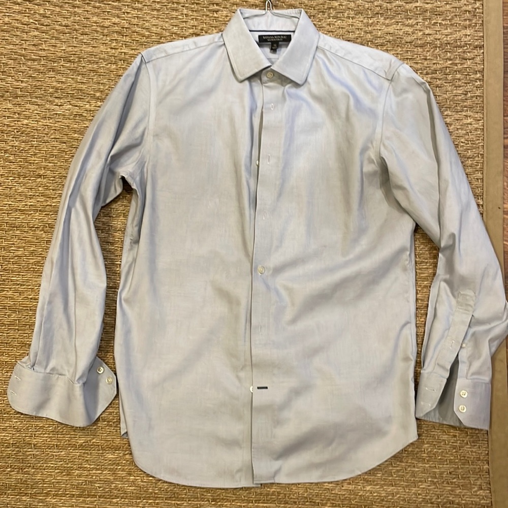 Banana Republic non-iron slim fit blue Oxford dress shirt. Size M